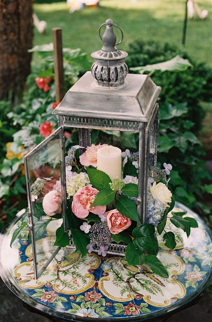 rustic wedding decor ideas-flowers in lantern centerpiece