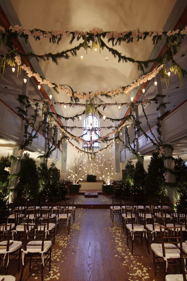 25 Romantic Winter Wedding Aisle Décor Ideas 9 winter wedding aisle ideas