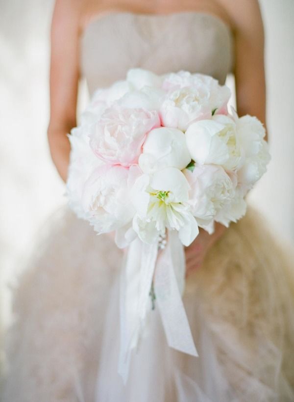 Blush and white peonies bouquet ideas