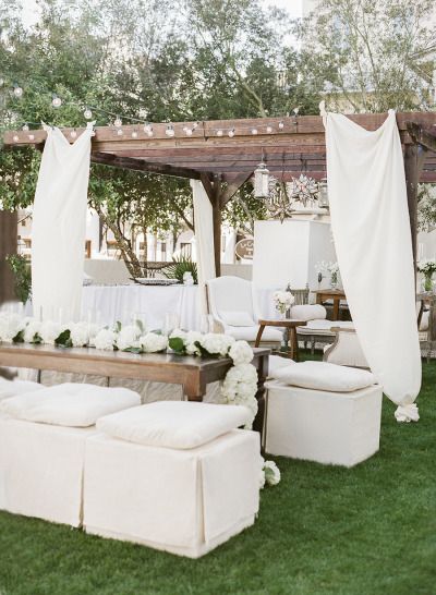Breathtakign white wedding decor