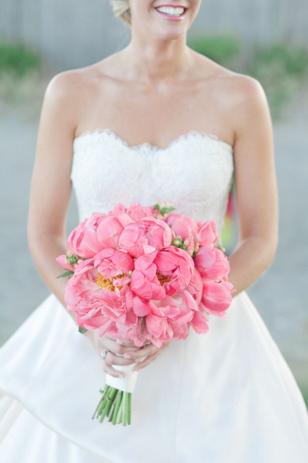 Bright pink peonie wedding bouquet ideas