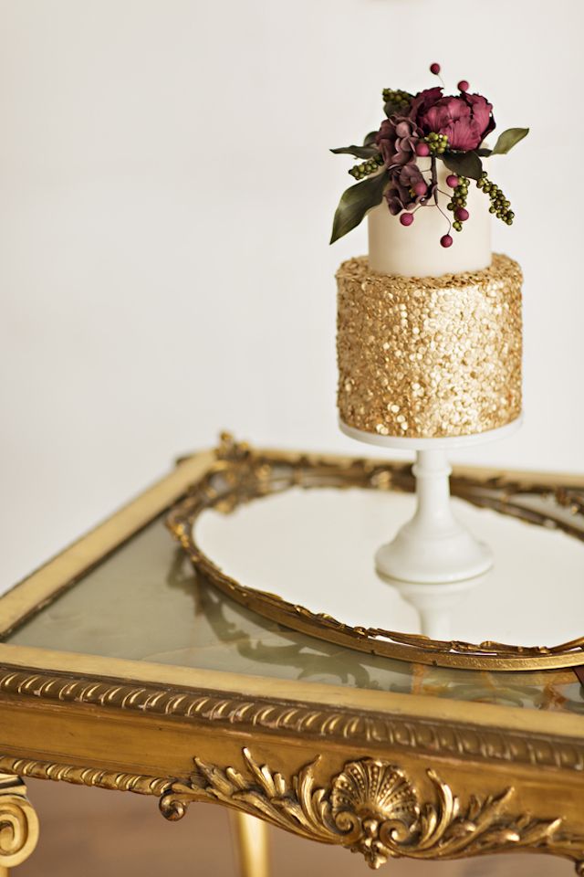 30 + Gold Wedding Cake Ideas that Sweeten Your Big Day