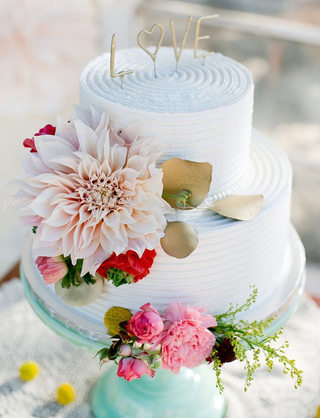 Dahlia wedding cake decor