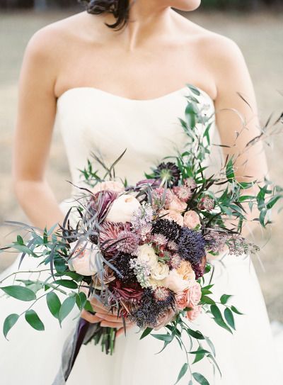 Dreamy dark hues bridal bouquet for fall wedding