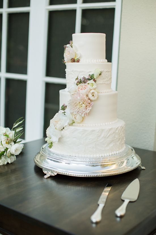 Elegant white wedding cake