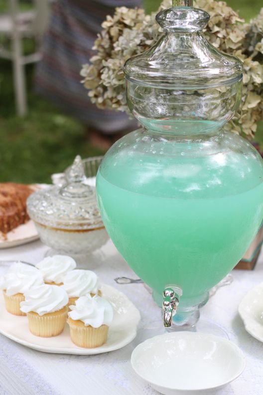 Mint colored lemonade wedding drinks