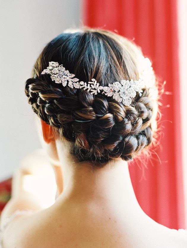 Perfect Hair Accessories for a Vintage Bride