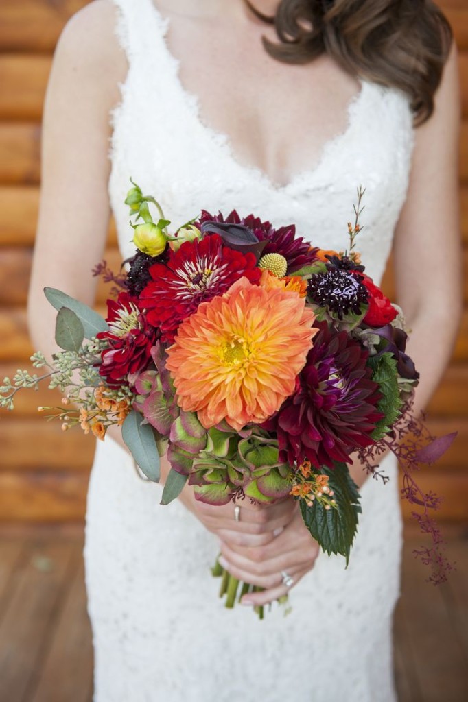 fall wedding bouquet-red and orange dahlia bridal bouquet