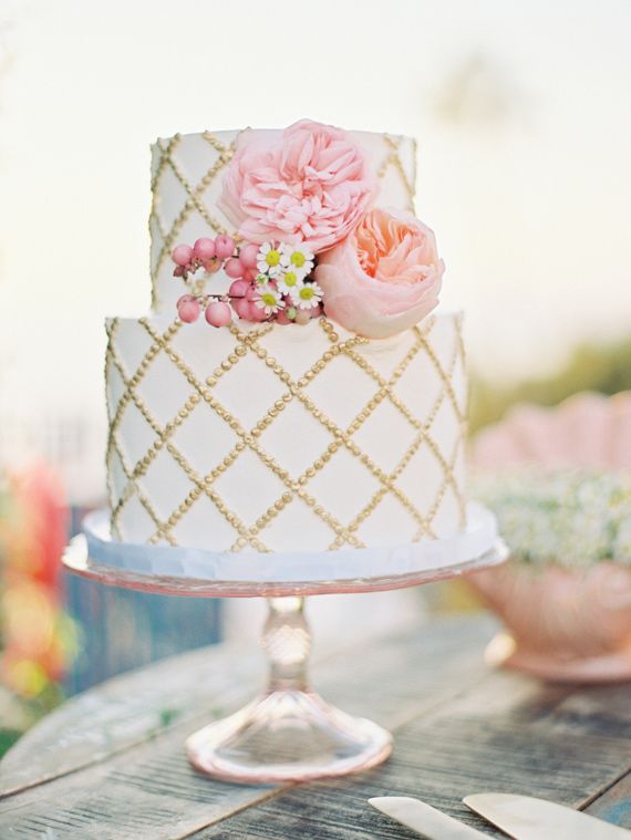 gold and blush pink cake for wedding