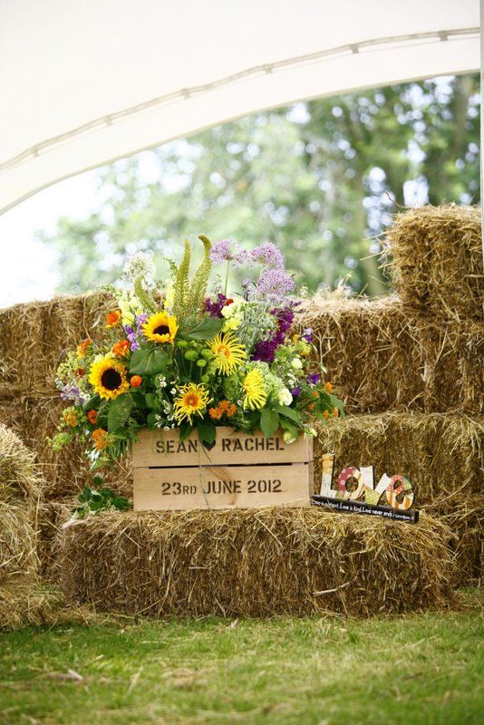 30 Ways to Use Hay Bales at Your Country Fall Wedding 2024 33 outdoor country wedding decor ideas
