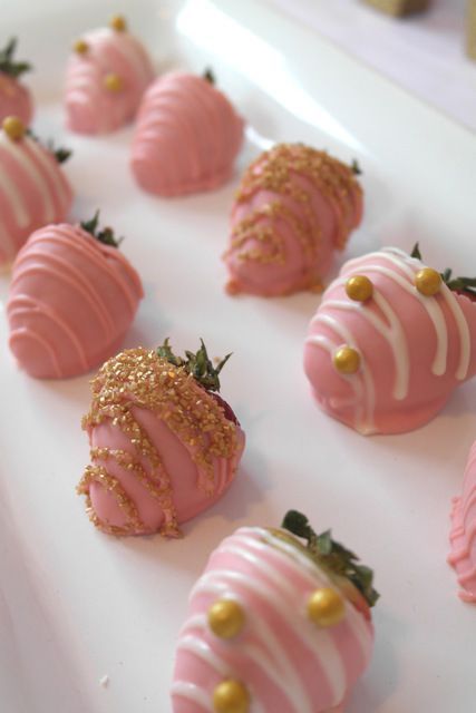 pink wedding food ideas- Strawberries covered in pink chocolate