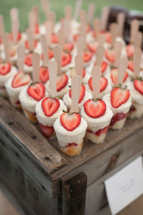 strawb mini desserts -strawberry shortcake