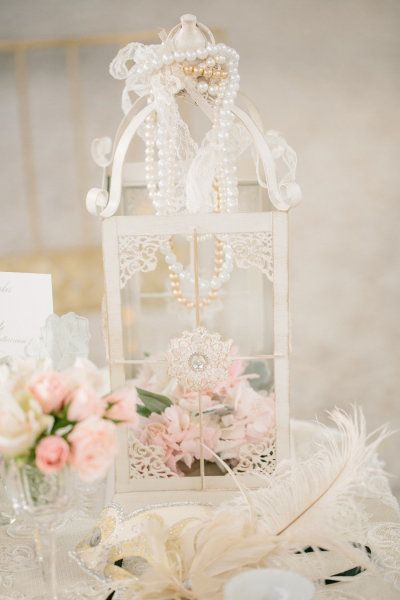 vintage wedding centerpiece ideas-pearls flowers in white birdcage