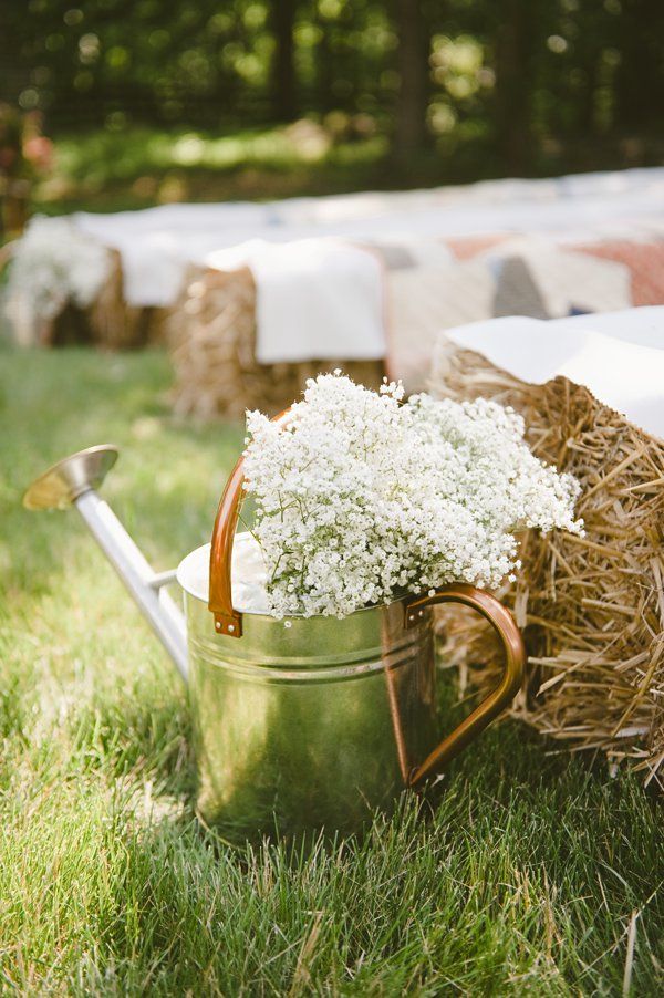 water-can with baby's breath rustic aisler runner