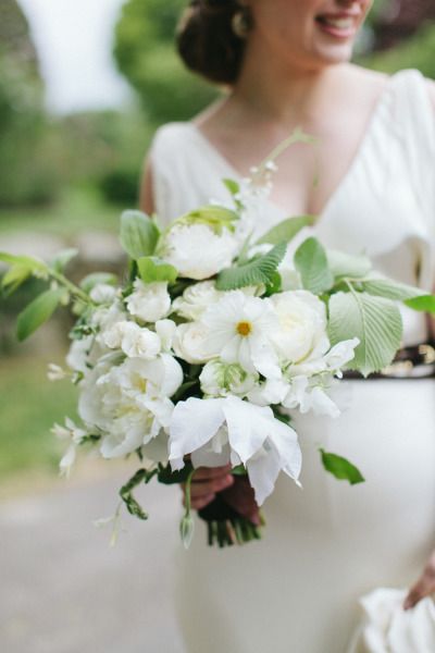 white bridal bouquet