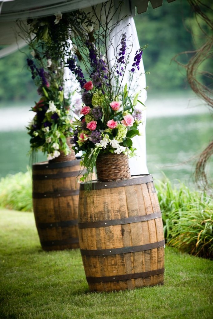 wine barrels wedding decor ideas