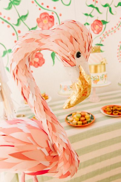 Flamingo wedding table decor ideas