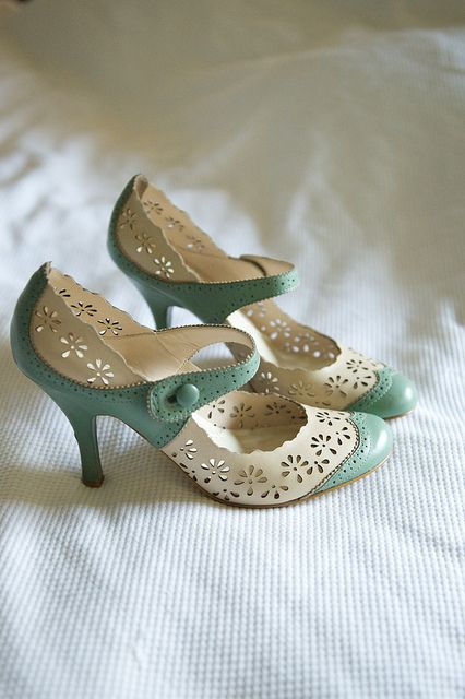 20 Vintage Wedding Shoes that WOW 14 Mint and Cream heels