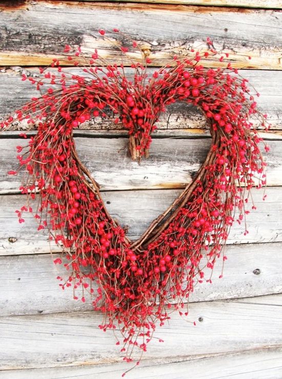 Rustic Red Winter Wedding Wreath Ideas