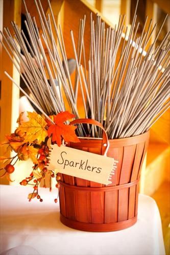40+ Gorgeous Fall Leaves Wedding Ideas 29 Sparks with fall leaves