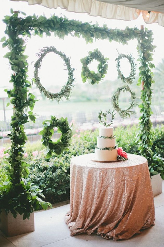 green wreath wedding backdrop ideas