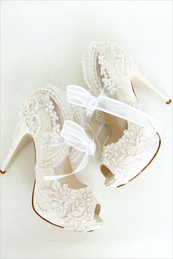 20 Vintage Wedding Shoes that WOW 19 lace wedding heels
