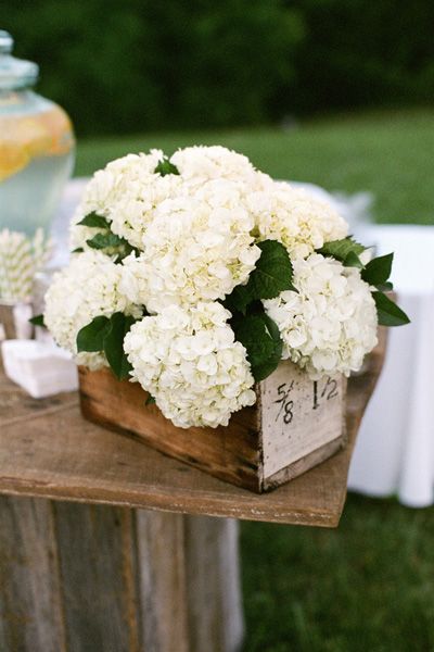 20 Best Wooden Box Wedding Centerpieces for Rustic Weddings 16 pretty hydrangea wooden wedding centerpiece
