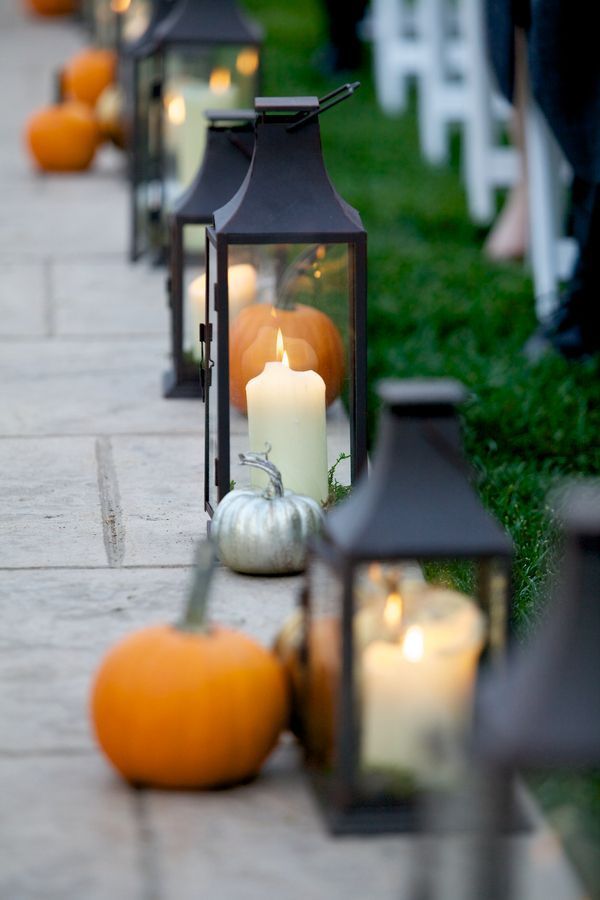 pumkin and lanterns wedding aisle