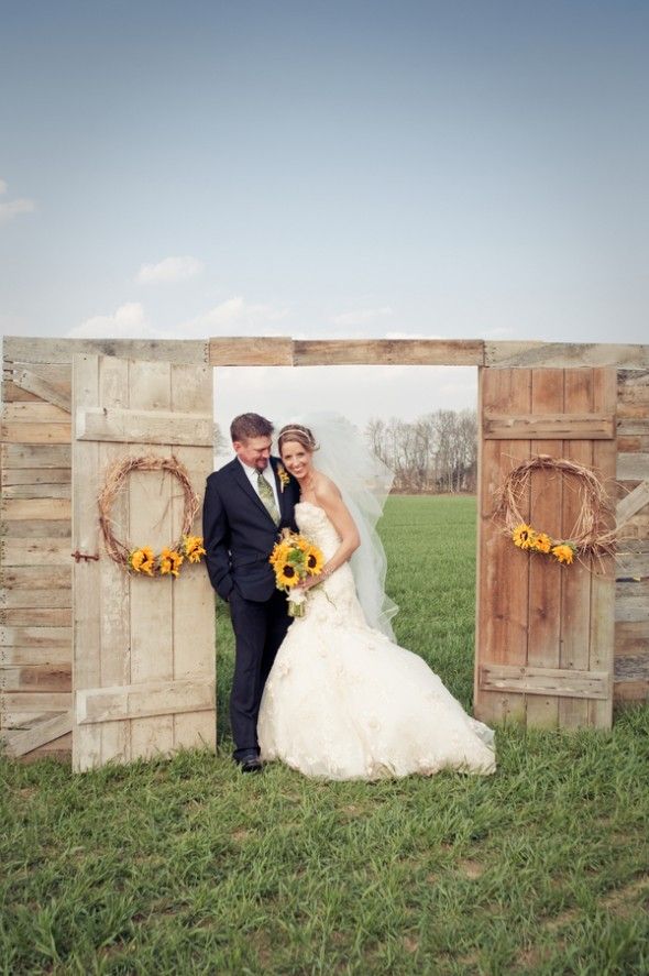 35 Rustic Old Door Wedding Decor Ideas for Outdoor Country Weddings