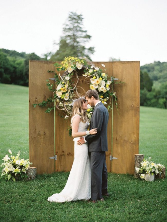 rustic fall ceremony backdrop