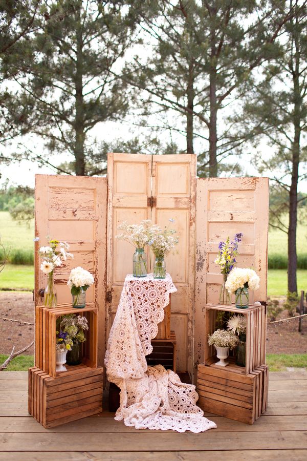 rustic old door and wooden box lace wedding backdrop ideas