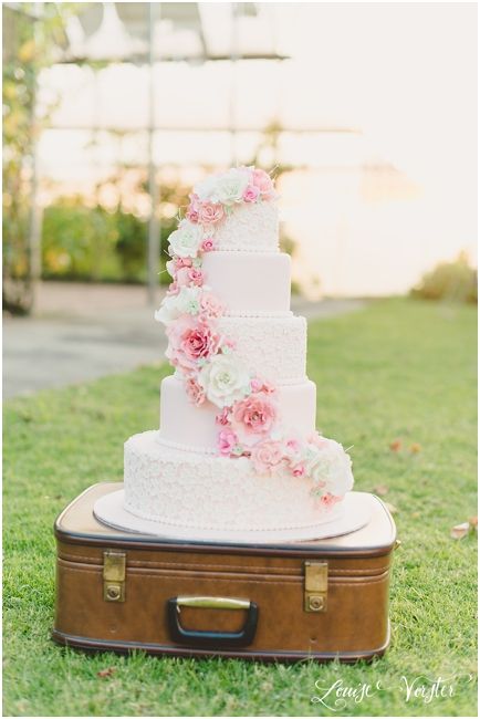 suitcase wedding cake stand