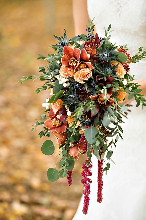 40+ Gorgeous Fall Leaves Wedding Ideas 3 trailing autumn wedding bouquet