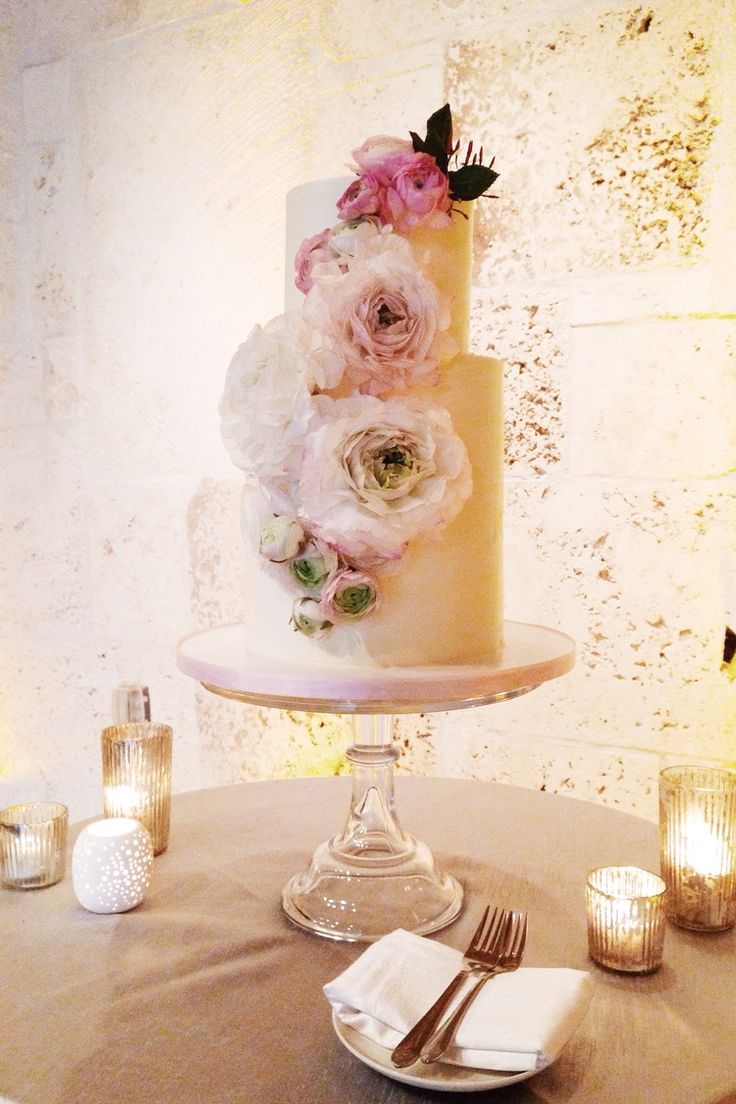 The 25 Prettiest Floral Wedding Cakes You've Ever Seen 18 wedding cake with watercolor flowers idea