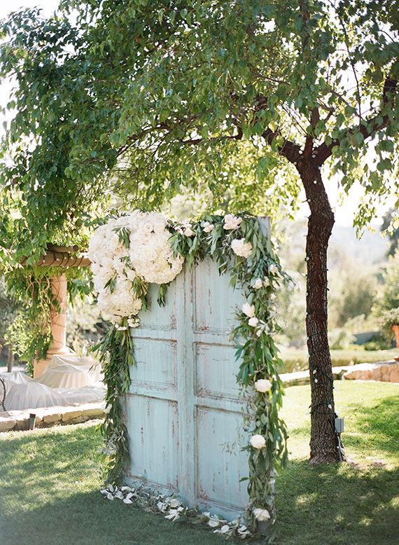 white and blue wedding backdrop