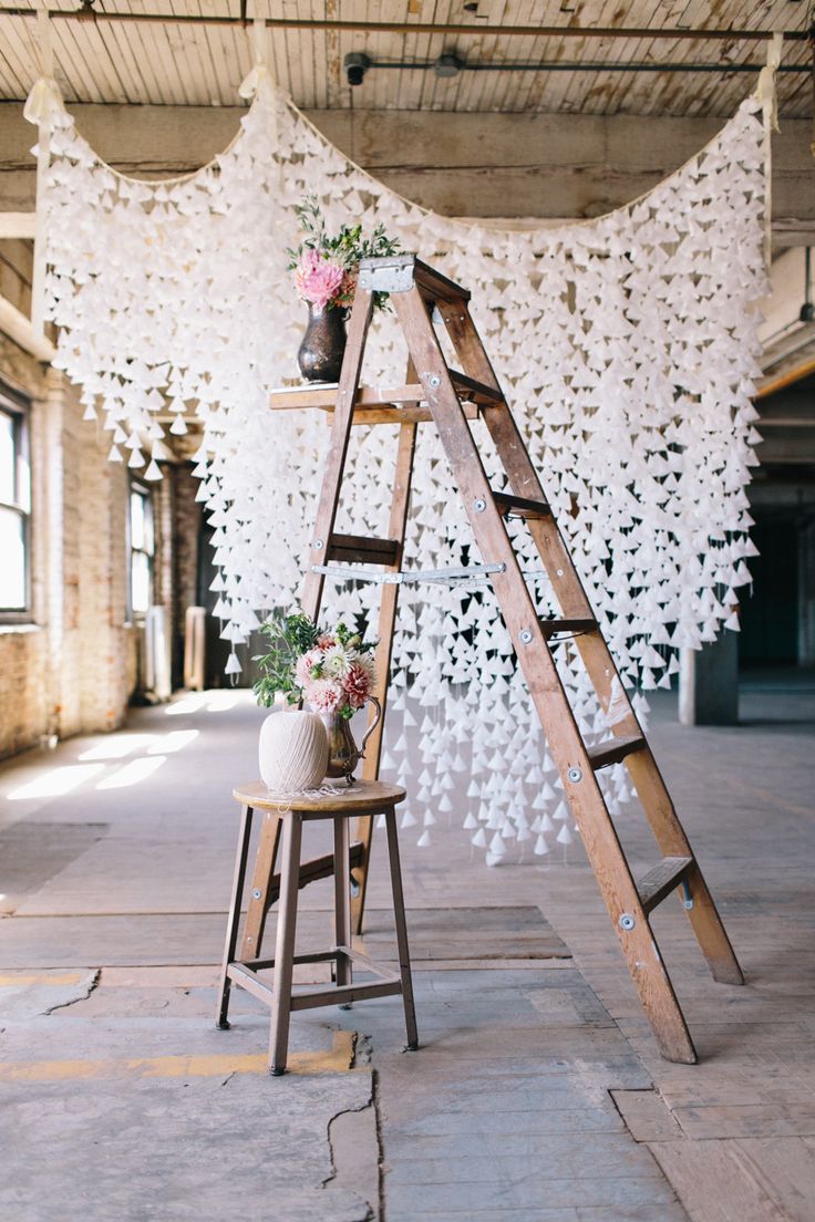 40 Chic Ways to Use Ladder on Rustic / Country Weddings 40 Chic Ways to Use Ladder on Rustic / Country Weddings