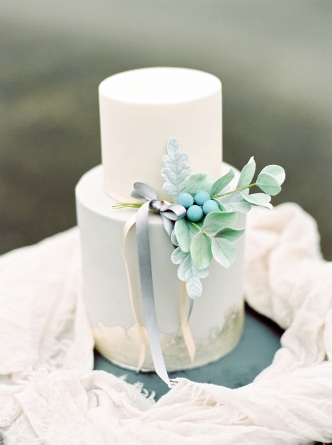 Dash of blue two-tiered wedding cake