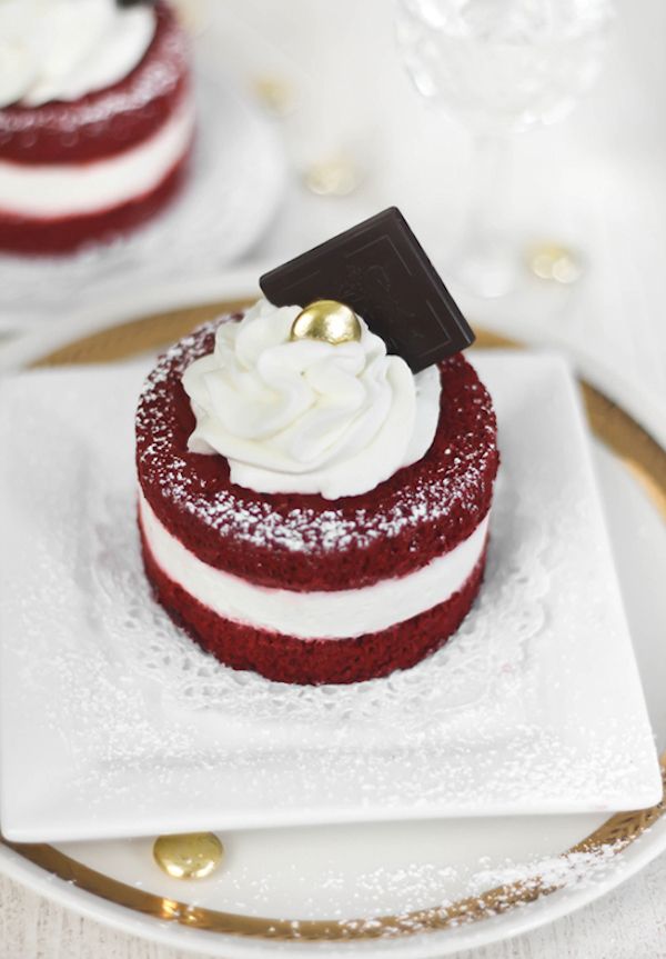 35+ Red and Black Wedding Theme & Color Ideas 2024 21