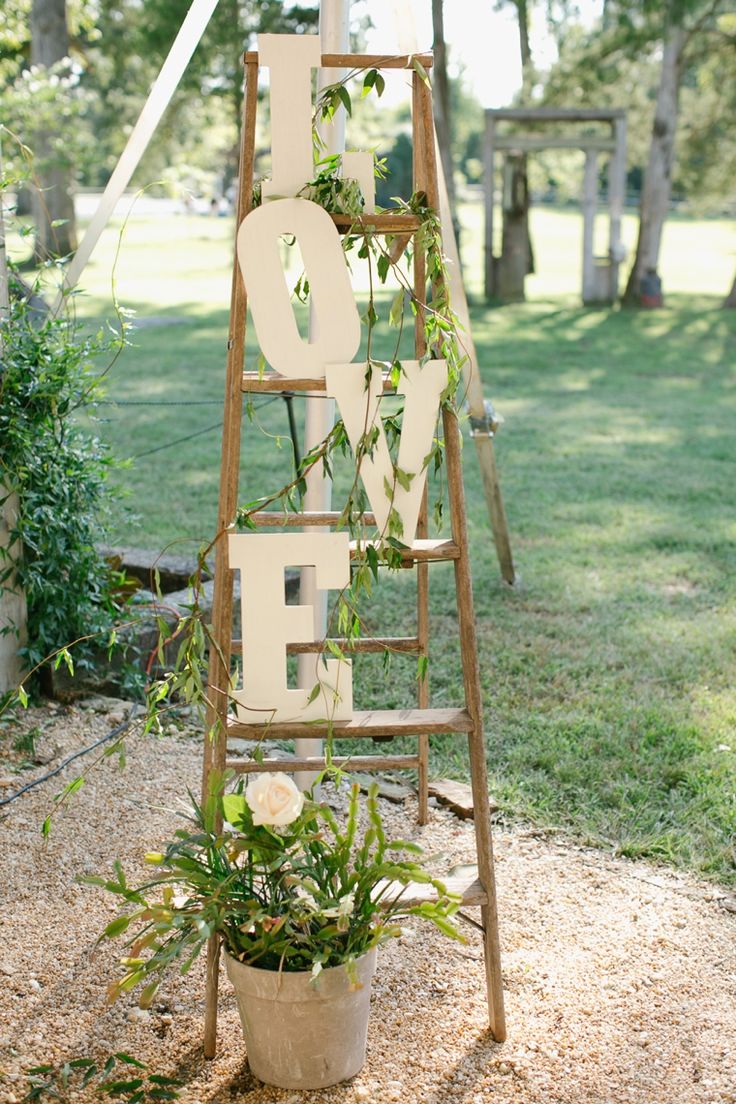 40 Chic Ways to Use Ladder on Rustic / Country Weddings 17 Rustic Elegant Navy and Peach Wedding Ideas