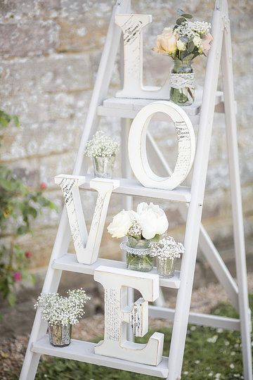 40 Chic Ways to Use Ladder on Rustic / Country Weddings 40 Chic Ways to Use Ladder on Rustic / Country Weddings