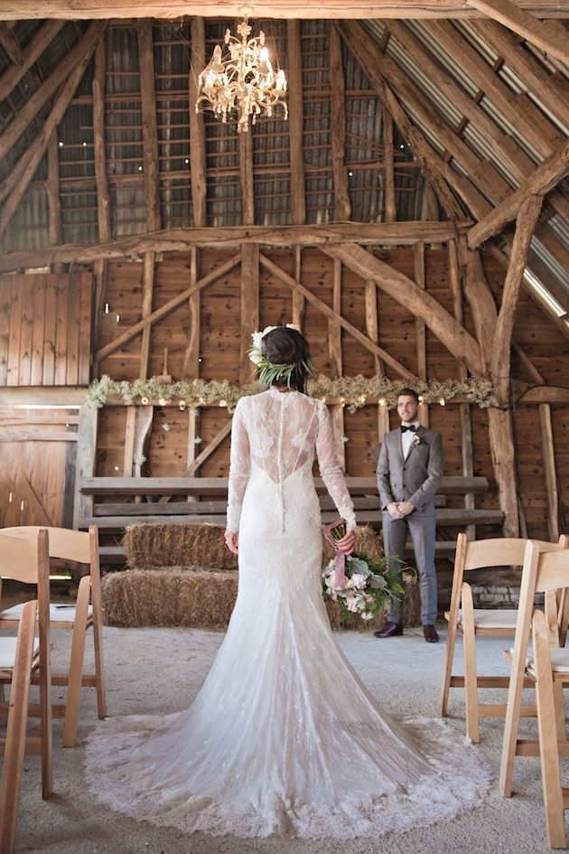 30 Romantic Indoor Barn Wedding Decor Ideas With Lights Deer Pearl Flowers