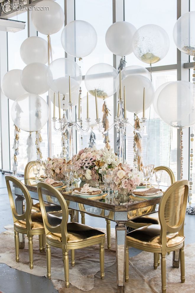 gold wedding table decor ideas with giant ballons