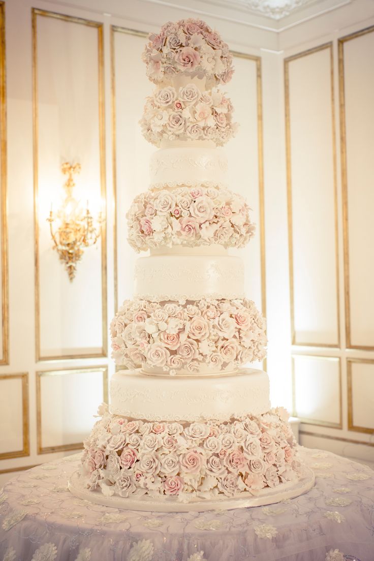 huge sugar flowers wedding cake