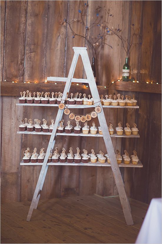 40 Chic Ways to Use Ladder on Rustic / Country Weddings 40 Chic Ways to Use Ladder on Rustic / Country Weddings