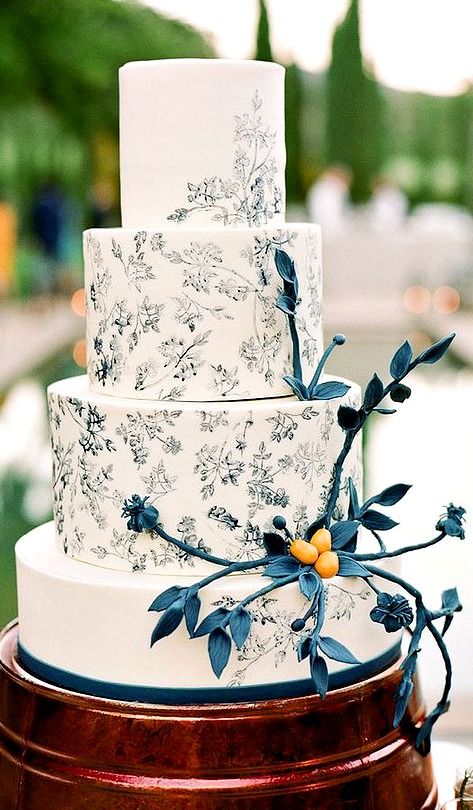 printed royel blue wedding cake