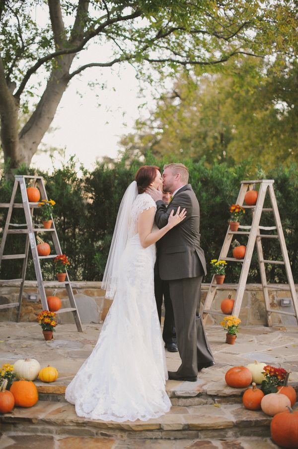 40 Chic Ways to Use Ladder on Rustic / Country Weddings 35 pumpkin lined ceremony altar