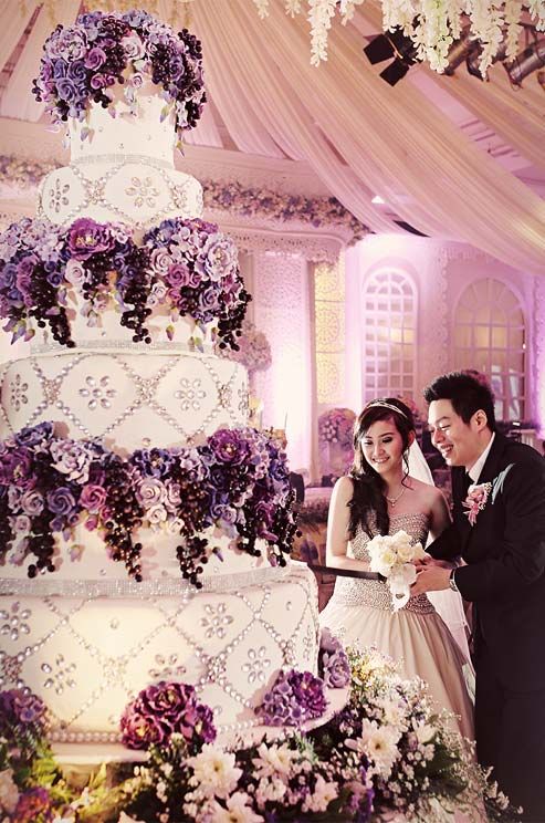 purple hunge wedding cake