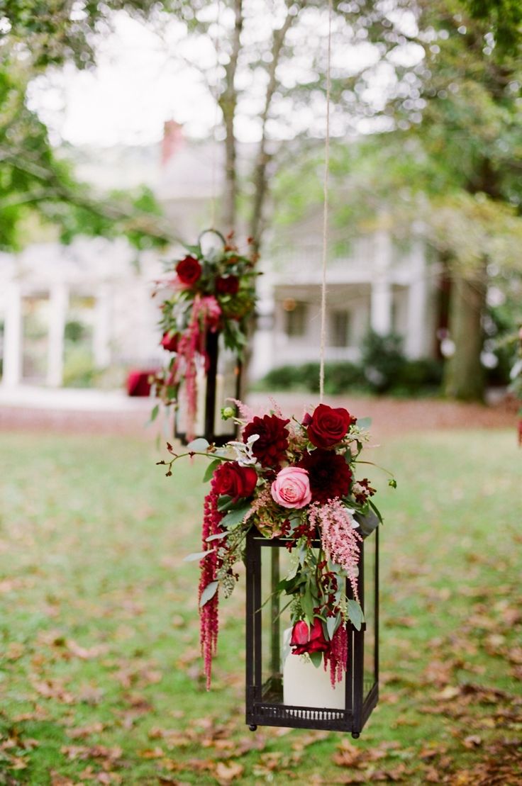 red flowers on black lantern wedding decor ideas