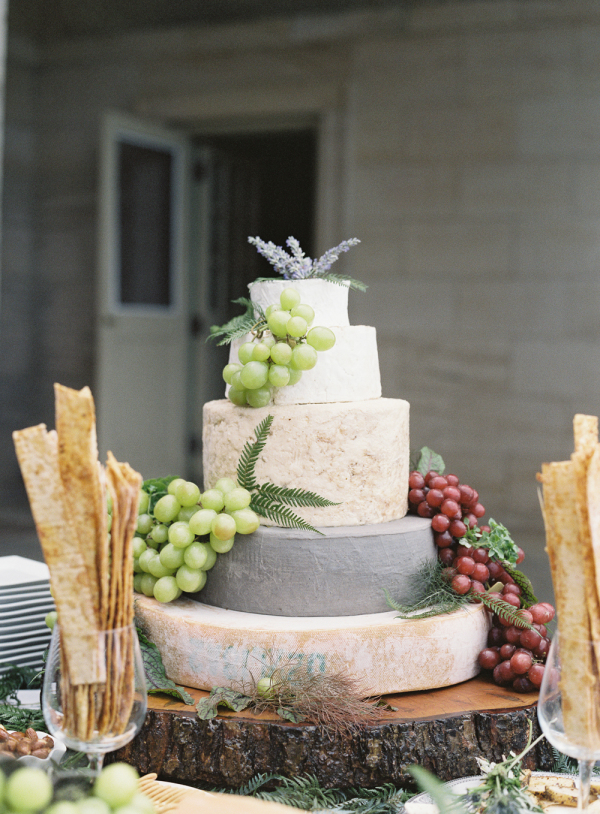 white and grey cheese rustic wedding cakes with fruits