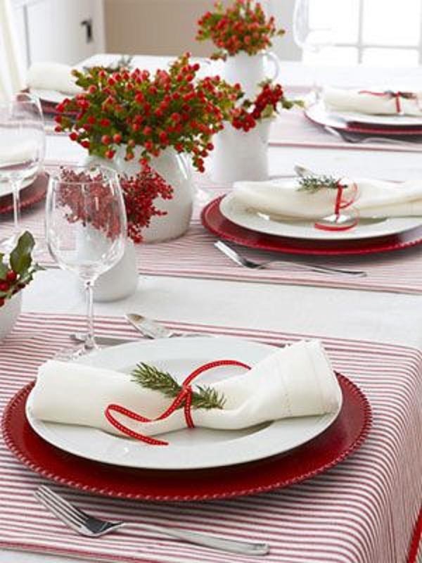 Christmas wedding decor in Red and White